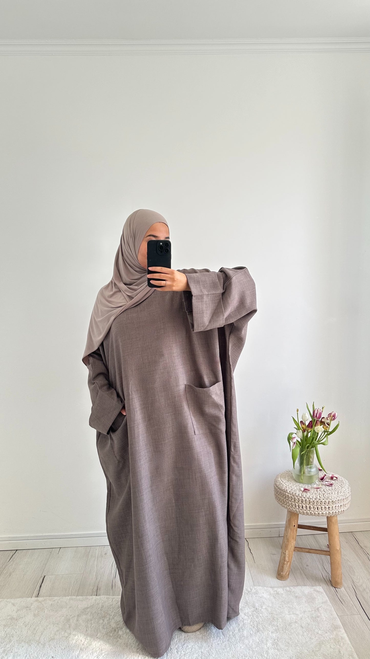 Abaya Tesnym