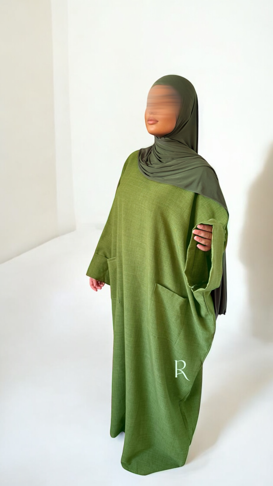 Abaya Tesnym
