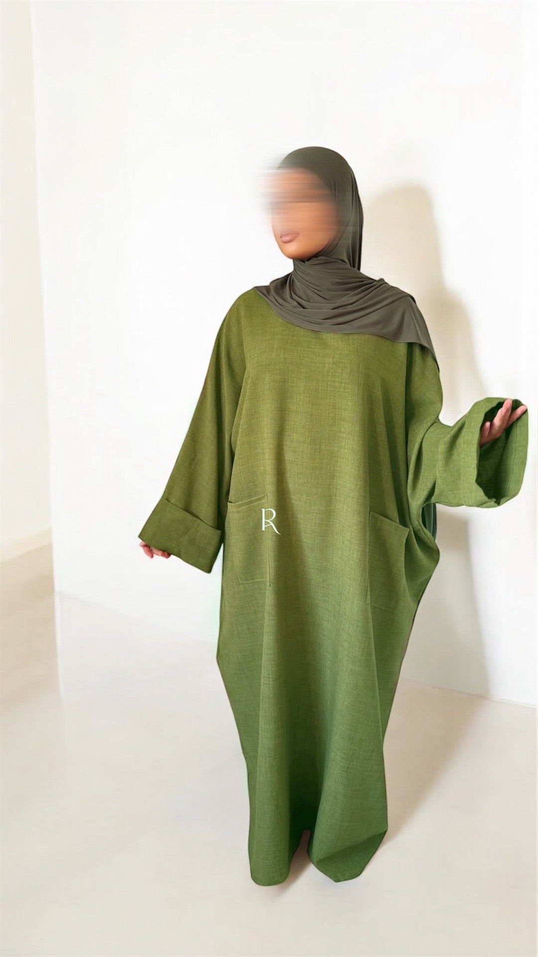 Abaya Tesnym