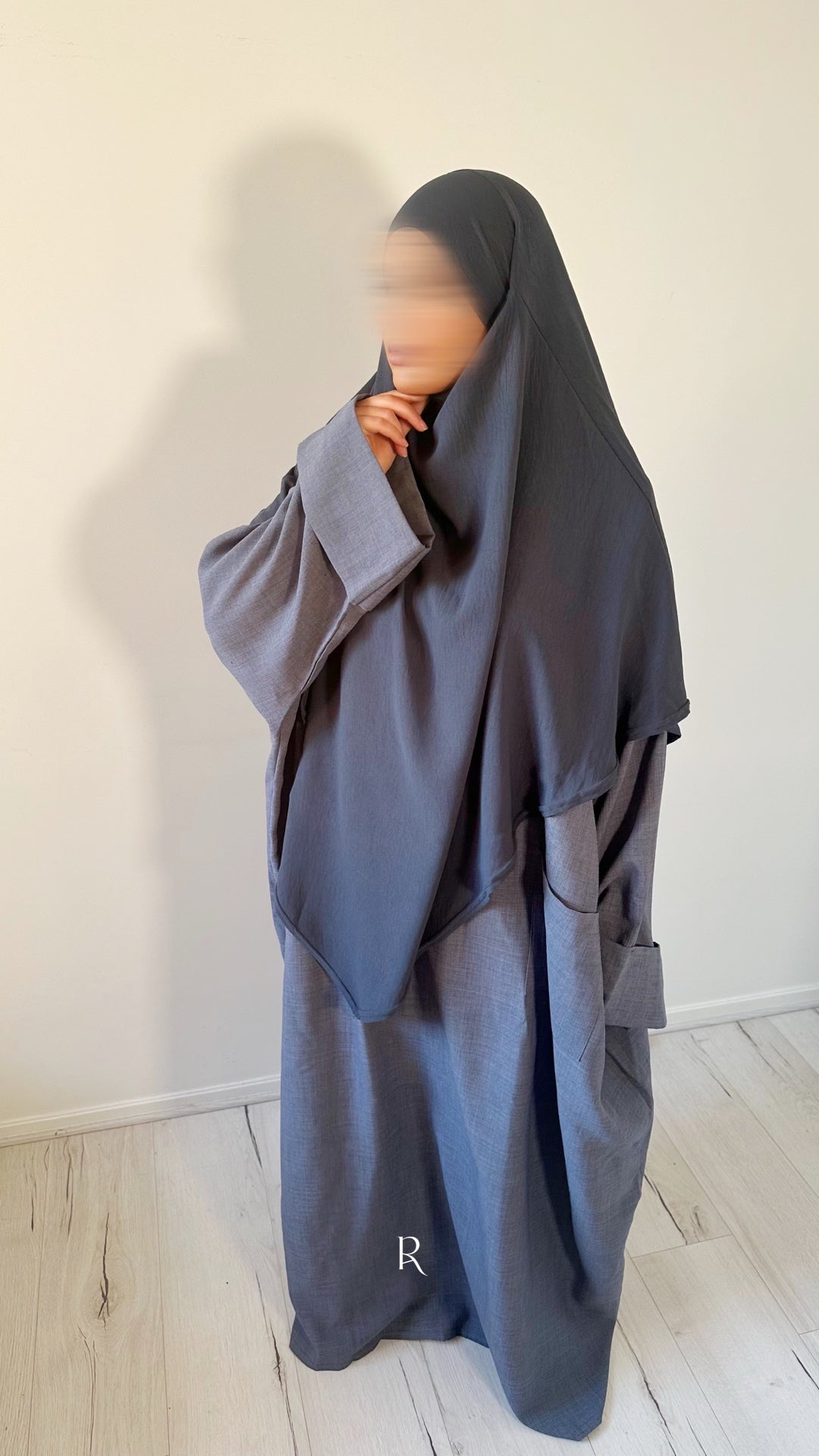 Abaya Tesnym grise